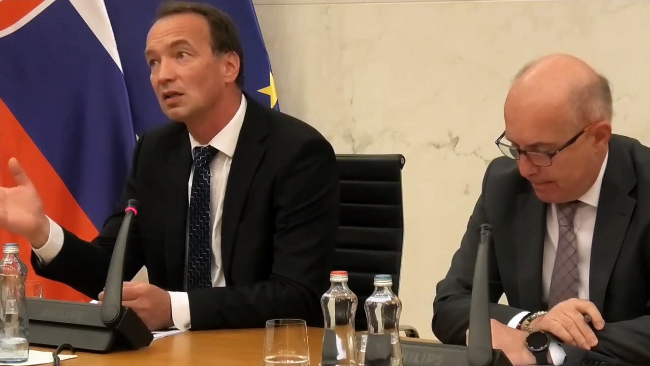 ZÁZNAM: Slovenský finančný sektor je stabilný, čelí však neistote a rizikám