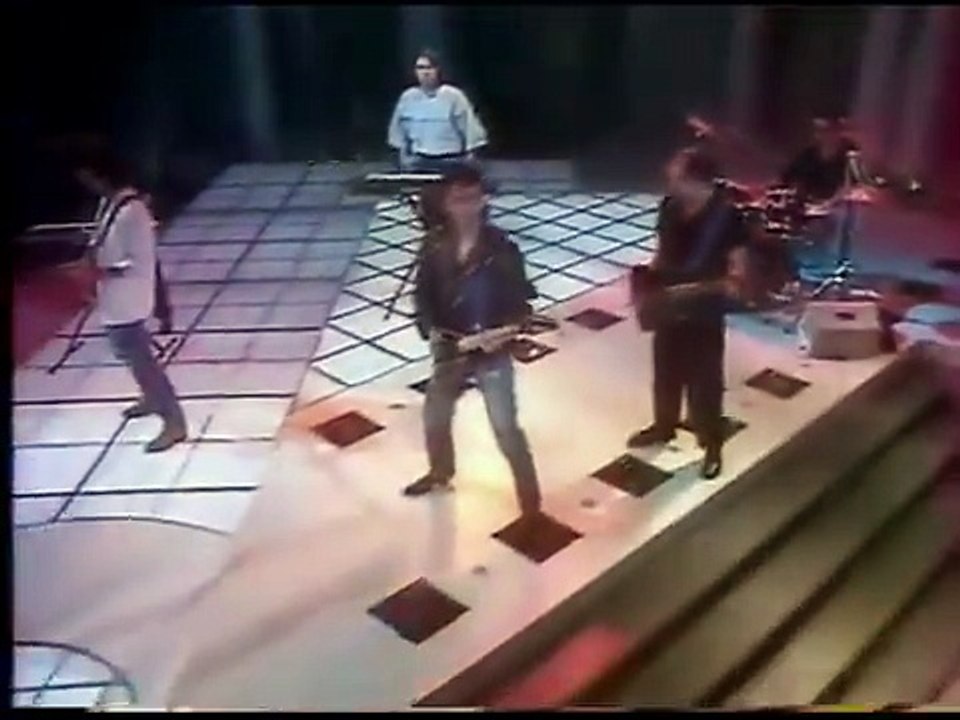 Johnny Hallyday – Dans mes nuits on oublie (Live TF1 Grand Public – 19 décembre 1986)