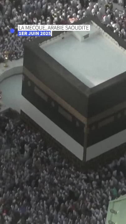 Les musulmans prient à La Mecque avant le hajj