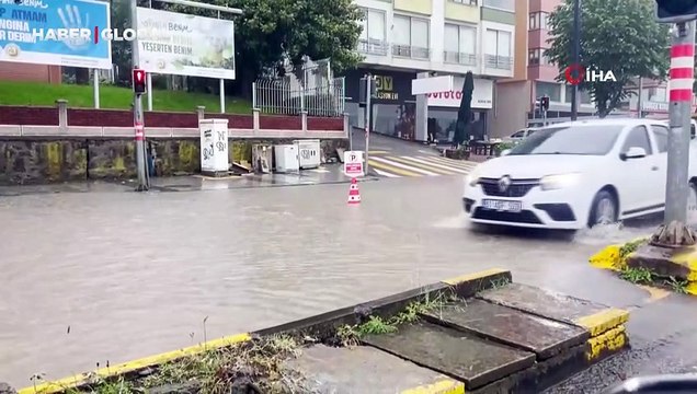 Trabzon'daki şiddetli yağışta yollar göle döndü, sürücüler ilerlemekte güçlük çekti