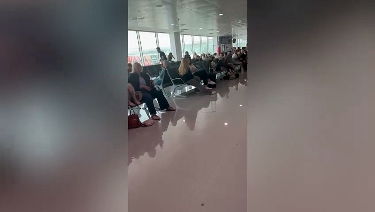 "Hundreds" of Brits stranded in Majorca after "air traffic control restrictions"