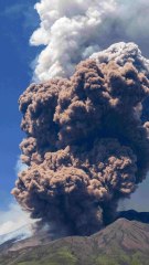 El volcán Etna entra en erupción en Sicilia