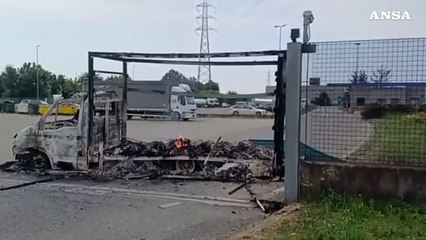 Rapina in un deposito merci nel Milanese, portati via due tir di cellulari e pc