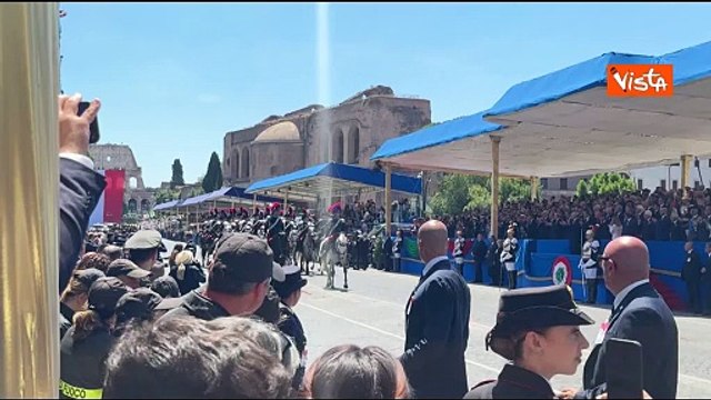 2 Giugno, i Carabinieri a cavallo sfilano alla parata ai Fori Imperiali