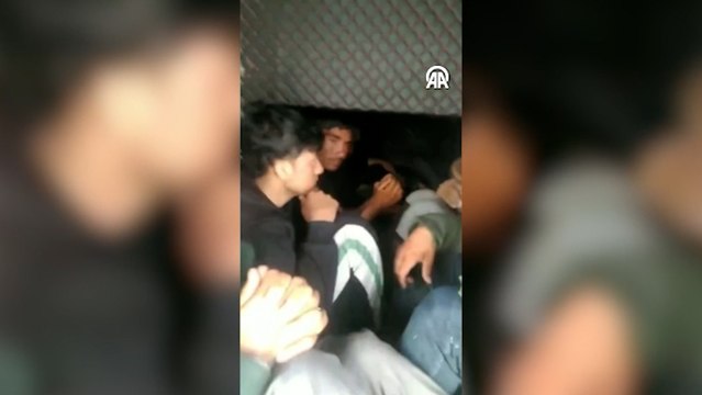 Yolcu otobüsünün bagajına saklanan 10 düzensiz göçmen yakalandı