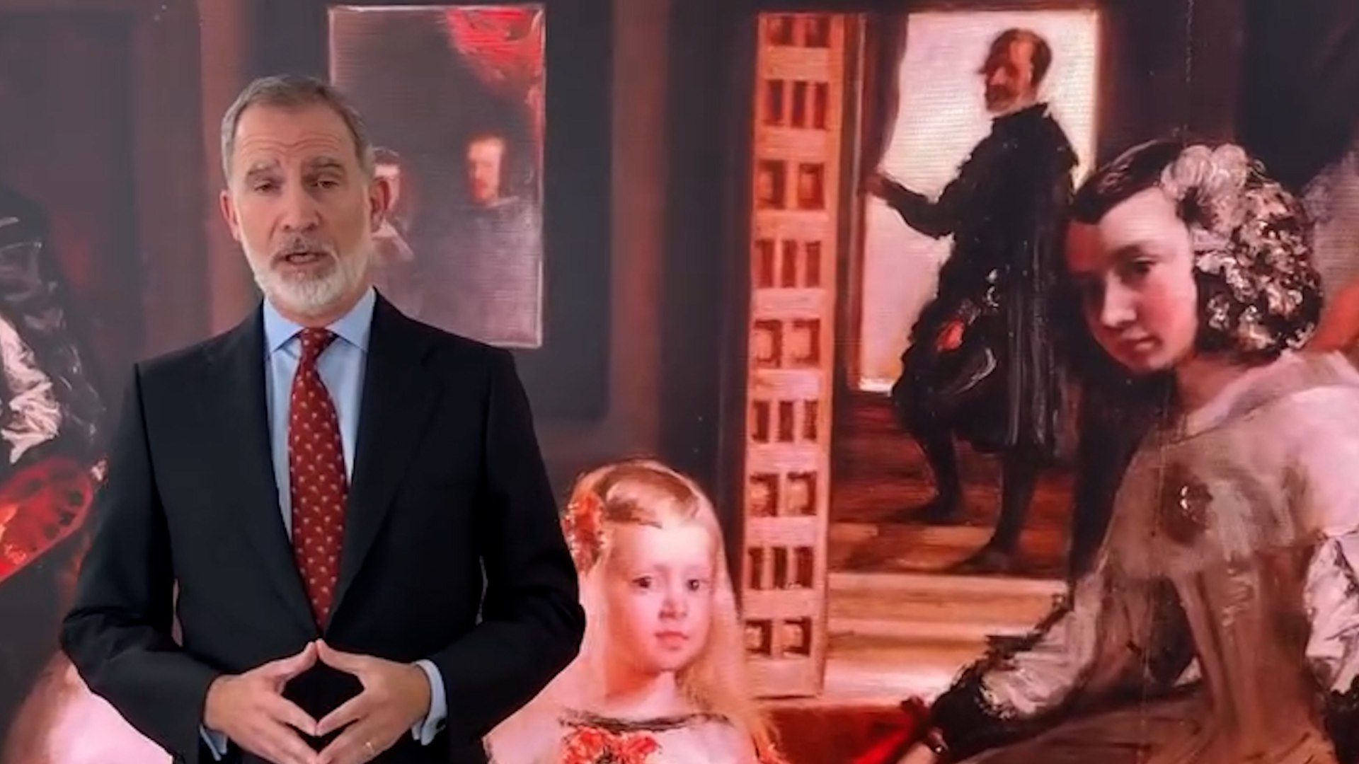 El Rey Felipe VI explica el cuadro 'Las Meninas' de Diego Vel�zquez a los seguidores de la cuenta de Instagram del Museo Nacional del Prado en un v�deo grabado en el Palacio de La Zarzuela para celebrar las 1.000 en directo en la red social.