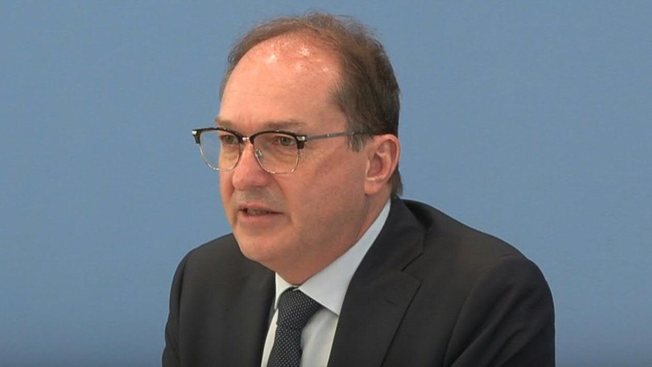 Dobrindt: 'Zurückweisungen sind im Einklang mit dem Recht'