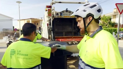 Ibai se pone en la piel de los basureros por un día