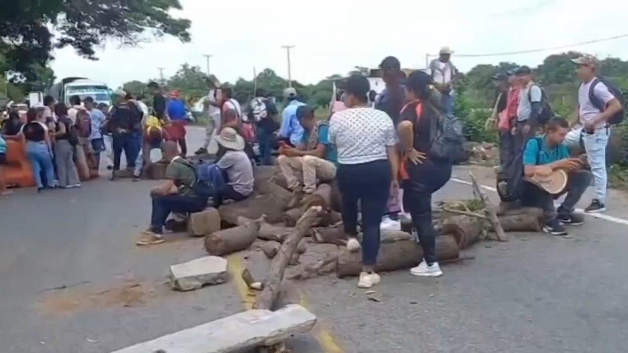 Protestas en Colombia: campesinos de la Sierra Nevada bloquean troncal pidiendo vías y seguridad