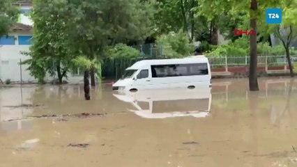 Trabzon'da sağanak; yollar göle döndü