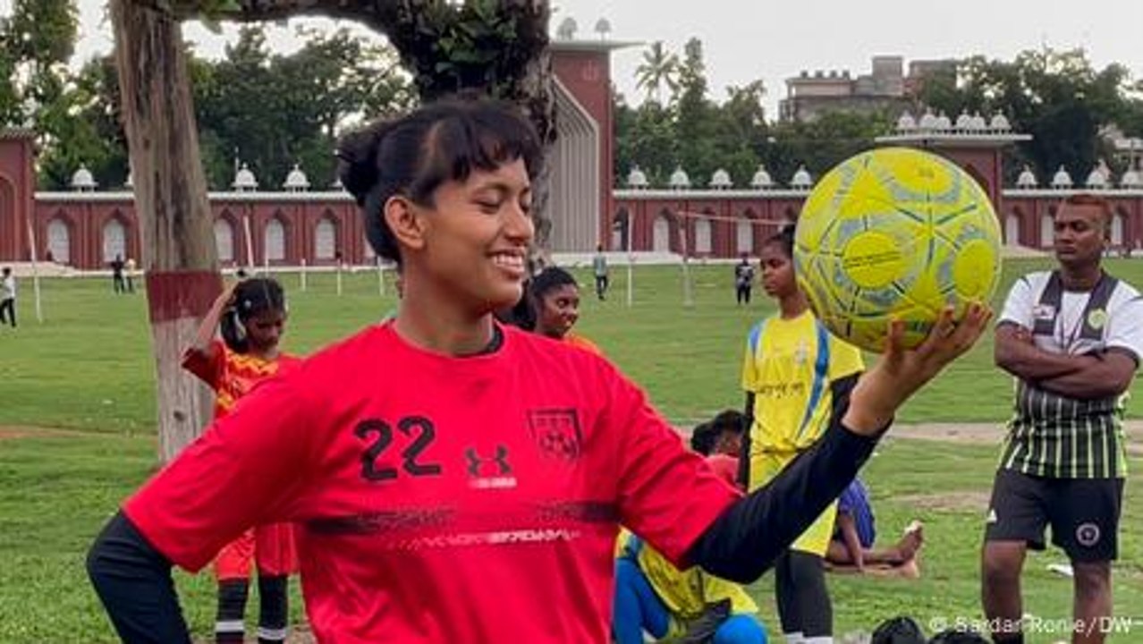 Bangladesh women: 'Fundamentalists can't have our country'