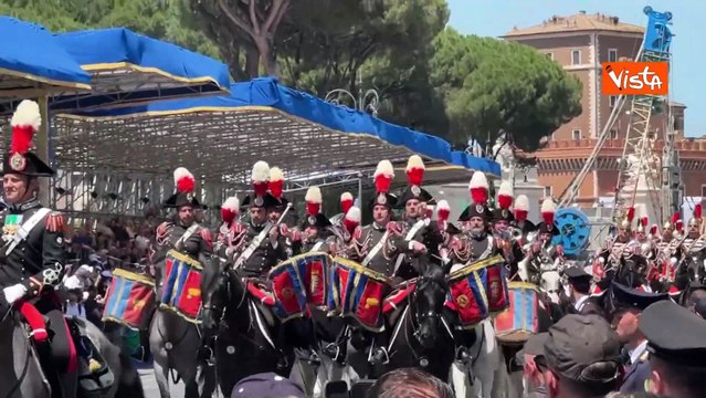 2 Giugno, i Corazzieri del Quirinale a cavallo alla parata ai Fori imperiali