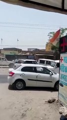 बाड़मेर में फॉर्च्यूनर सवार पर हमला, लाठियों से पीटा, 2 गंभीर घायल, वीडियो वायरल