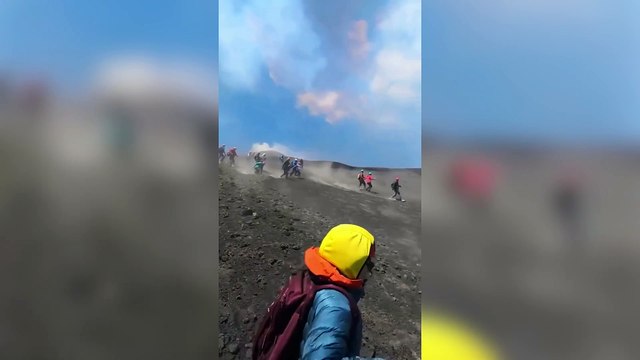 El volcán Etna entró en erupción y expulsó una enorme nube de cenizas, rocas y gas