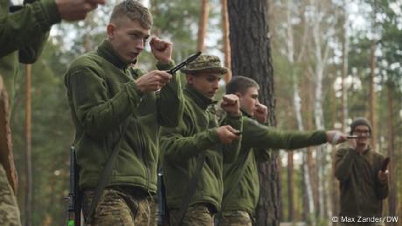 Jung und kampfbereit – Ukraine lockt junge Soldaten mit Boni