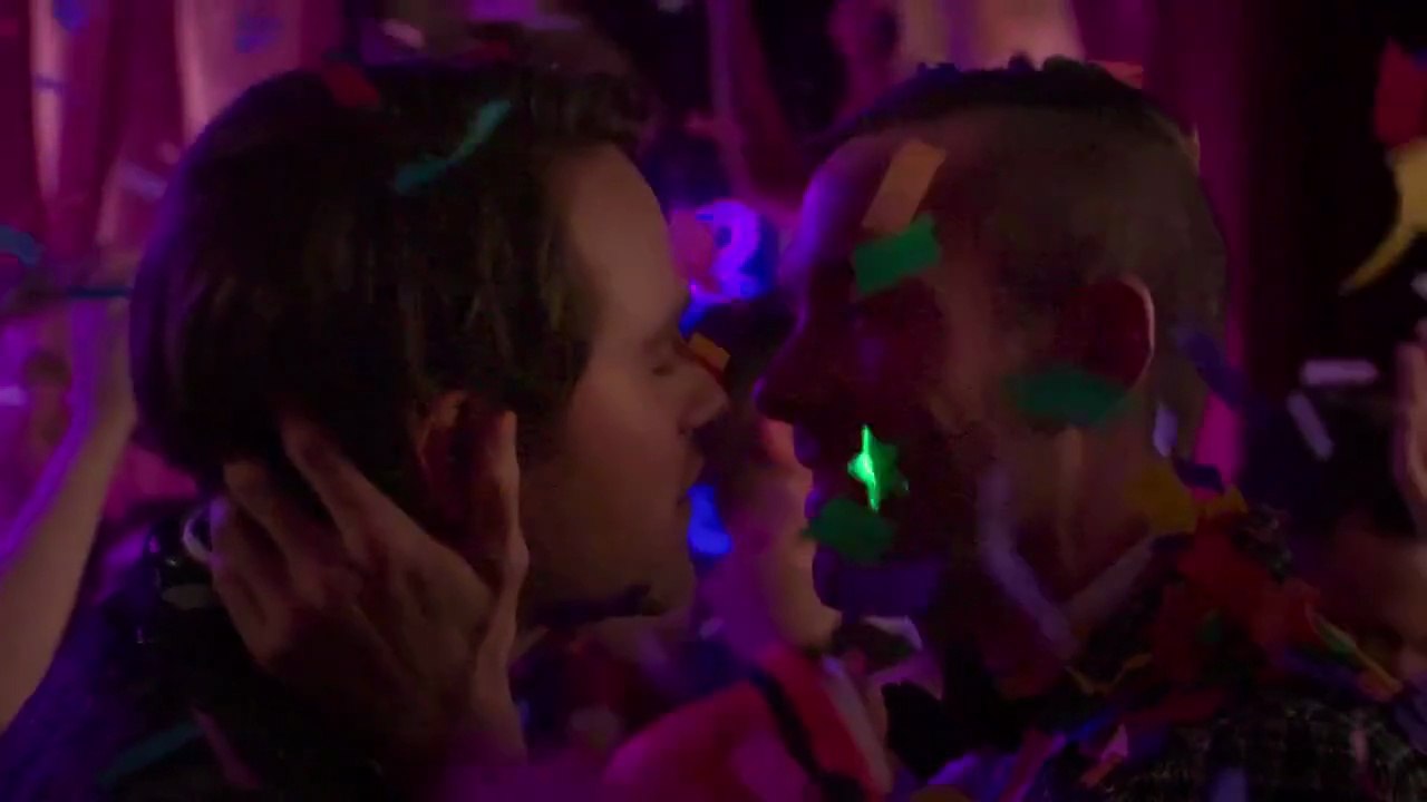 ES S04 E06 En avant toute ! - gay theme series