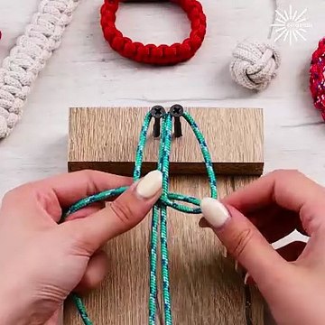 Craft your own cobra paracord survival bracelet DIY! 🌿🔗