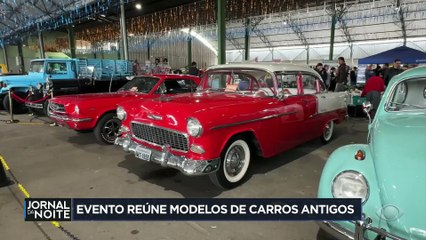 Evento reúne modelos de carros antigos no interior de SP