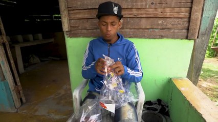 JOVEN COMIA SOLO Y NO LE DABA A SU MADRE NI HERMANA