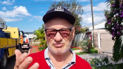 Morador fica sem luz após acidentes envolvendo postes no Bairro Paulo Godoy