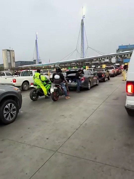 Mujeres ocultas en cajuela en Garita de San Ysidro