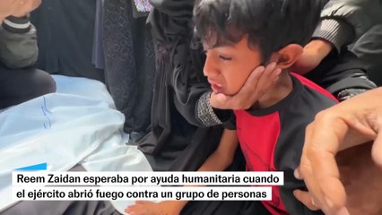 Niños palestinos lloran a su madre asesinada mientras esperaba ayuda humanitaria