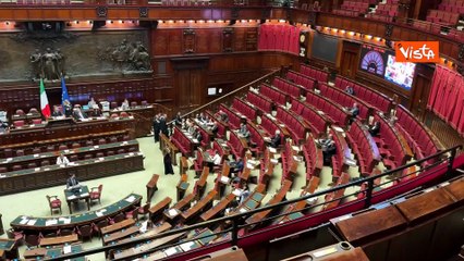 PNRR-Scuola, Protesta AVS in Aula con aeroplani di carta così i ricercatori lasceranno Italia