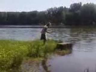 La petite fille dans la prairie xD