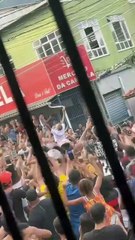 Após spray de pimenta e confusão, MC Poze sai ovacionado do Complexo de Gericinó