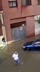 Calles inundadas por la fuertes tormentas en Valladolid