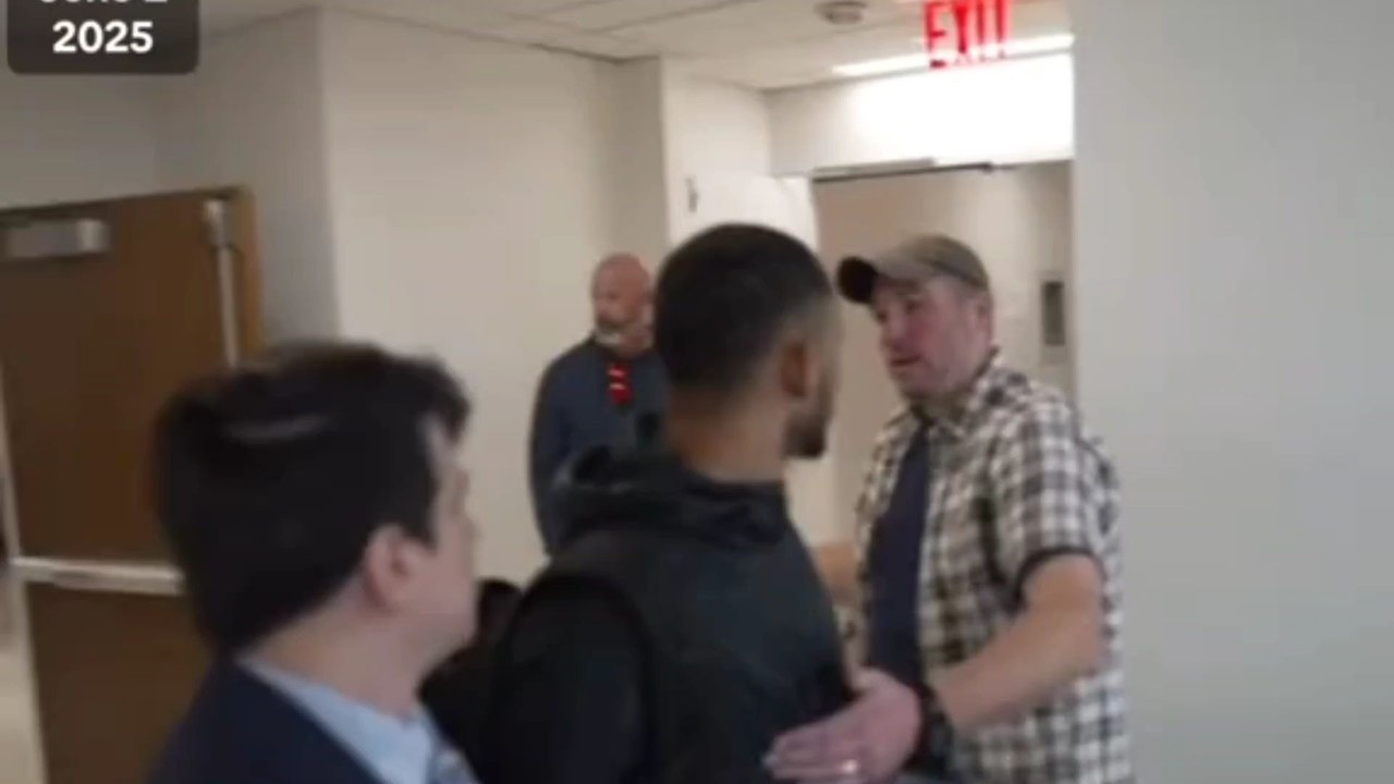 ICE raids hit Manhattan immigration court today—tension rises in NYC. #japdmedia #PnDmart #ICE #NYC #immigration #FNTVClick the link below to follow japdmedia on Instagram and stay connected!https://www.instagram.com/japdmedia?igsh=N28yZ3ZraGNibnVl