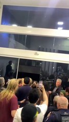 Sessão que dá título de Cidadão Honorário a Bolsonaro termina em caos