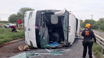 Accidente de autobús deja al menos 11 muertos