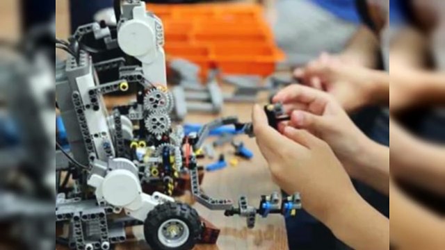 Juventud otorgará 300 becas internacionales para carreras tecnológicas