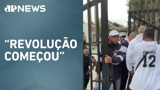 Torcidas do Corinthians invadem sede do clube