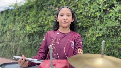 La historia de Sofía, la niña que marca el ritmo de su futuro con timbales