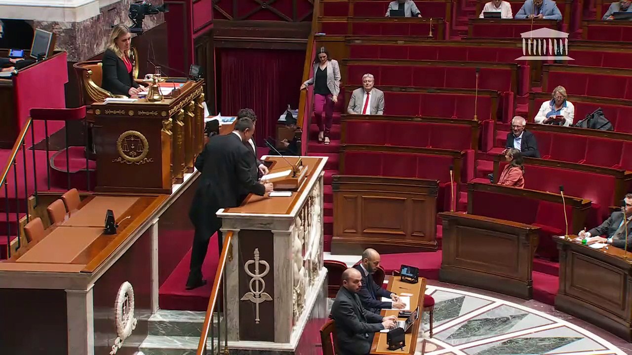 1ère séance : Élever Alfred Dreyfus au grade de général de brigade ; Liaison autoroutière entre Castres et Toulouse ; Garantir un cadre fiscal stable pour les micro-entrepreneurset les petites entreprises - Lundi 2 juin 2025