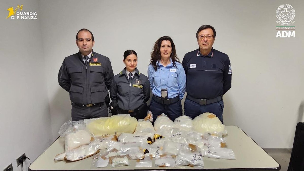 Milano, droga nei bagagli e ovuli nello stomaco: due arresti all'aeroporto di Linate  (04.06.25)