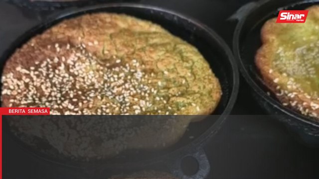 Bekas tukang urut bola sepak kini usahawan kuih bakar tradisional