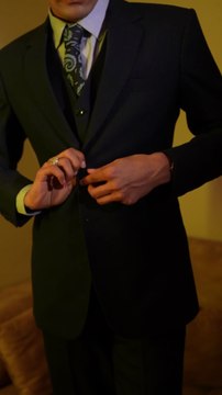 Power in a bottle - the signature WOSHE fragrance radiates opulence with ev ery golden drop. Encased in brilliance and crowned with distinction, this scent isn't just worn.... it's owned.