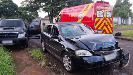 Mulher sofre ferimento na boca após forte acidente de trânsito no Cascavel Velho