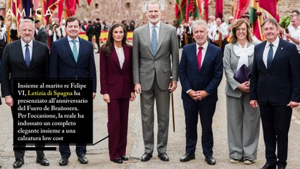 Letizia di Spagna: i suoi mocassini con tacco (low cost) sono l'accessorio su cui investire questa estate