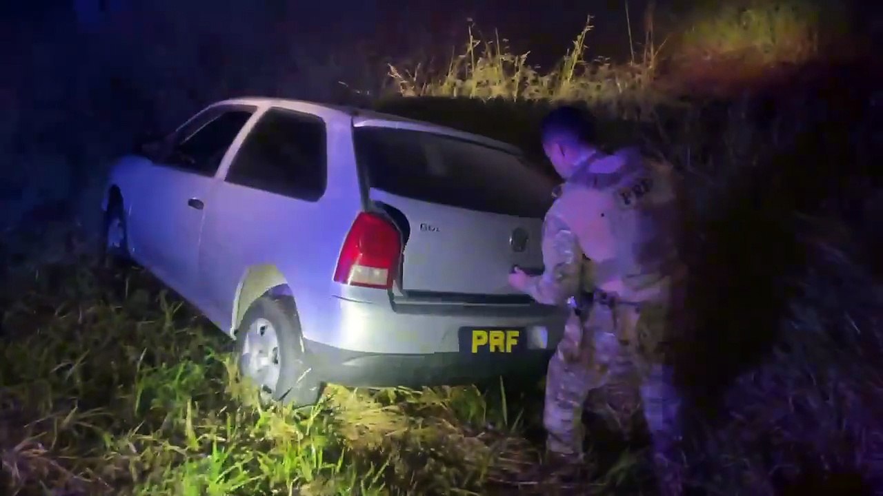 PRF apreende 380 kg de maconha em perseguição na BR-369, em Cascavel