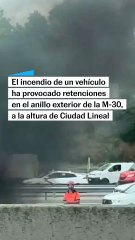 Retenciones en la M-30 por el incendio de un coche en Madrid