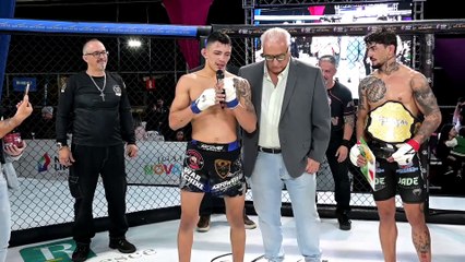 Cena inusitada no MMA: lutador faz pedido de casamento após disputa de cinturão