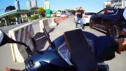 Ataşehir'de yol verme kavgasından ortalık karıştı!