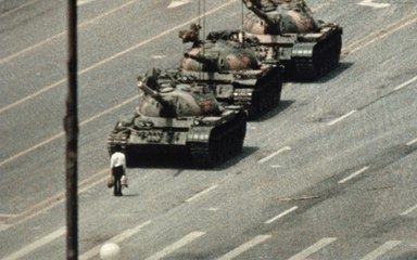Pechino, Piazza Tienanmen, 5/6/1989: l'uomo contro i carriarmati che non dimenticheremo mai