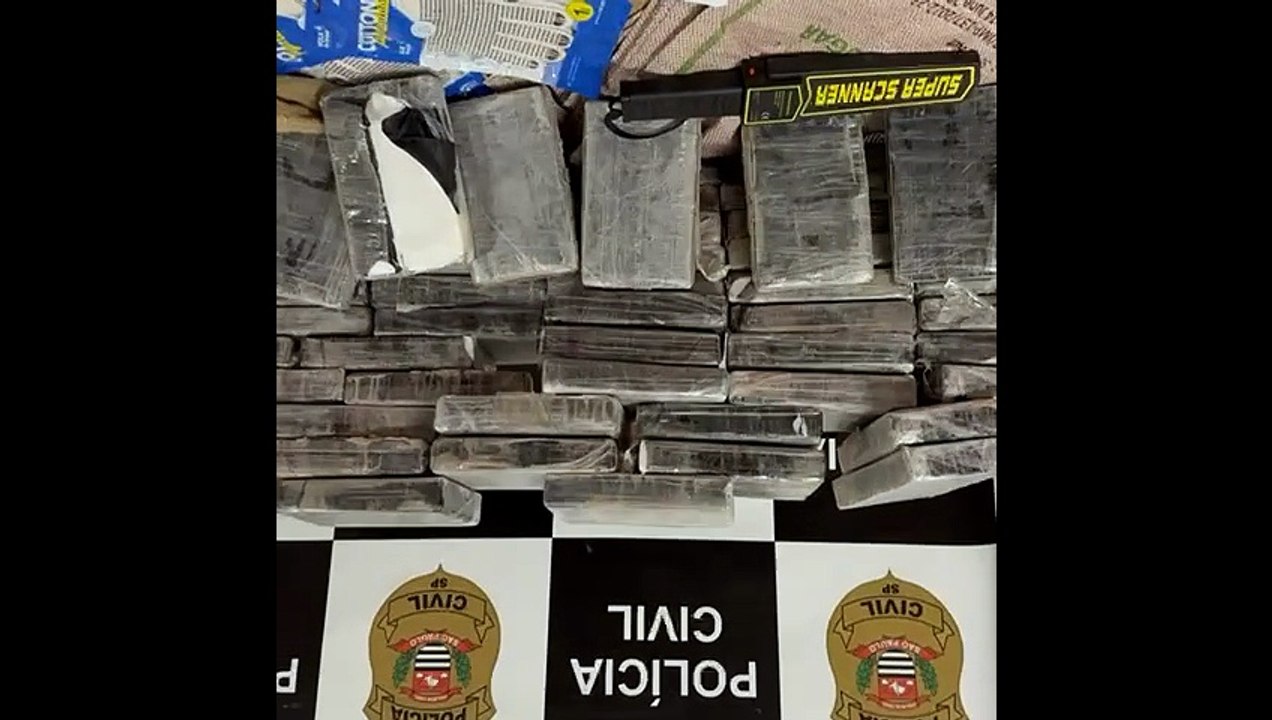 Vídeo: Mais de 100kg de cocaína são encontrados em galpão usado para abastecimento de drogas