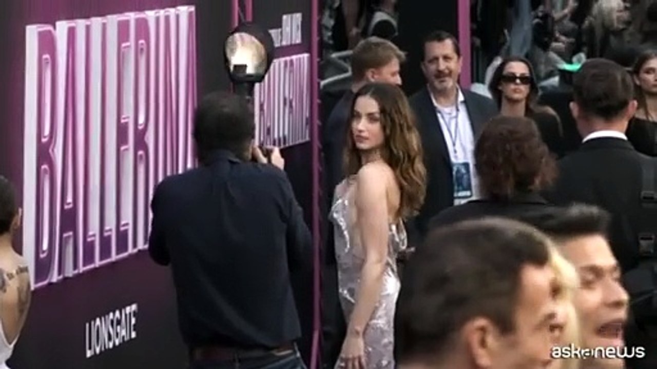 Keanu Reeves e Ana de Armas alla premiere di "Ballerina" a Hollywood