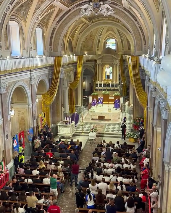 Afragola (NA) - Basilica di Sant'Antonio, l'estremo saluto a Martina Carbonaro (04.06.25)